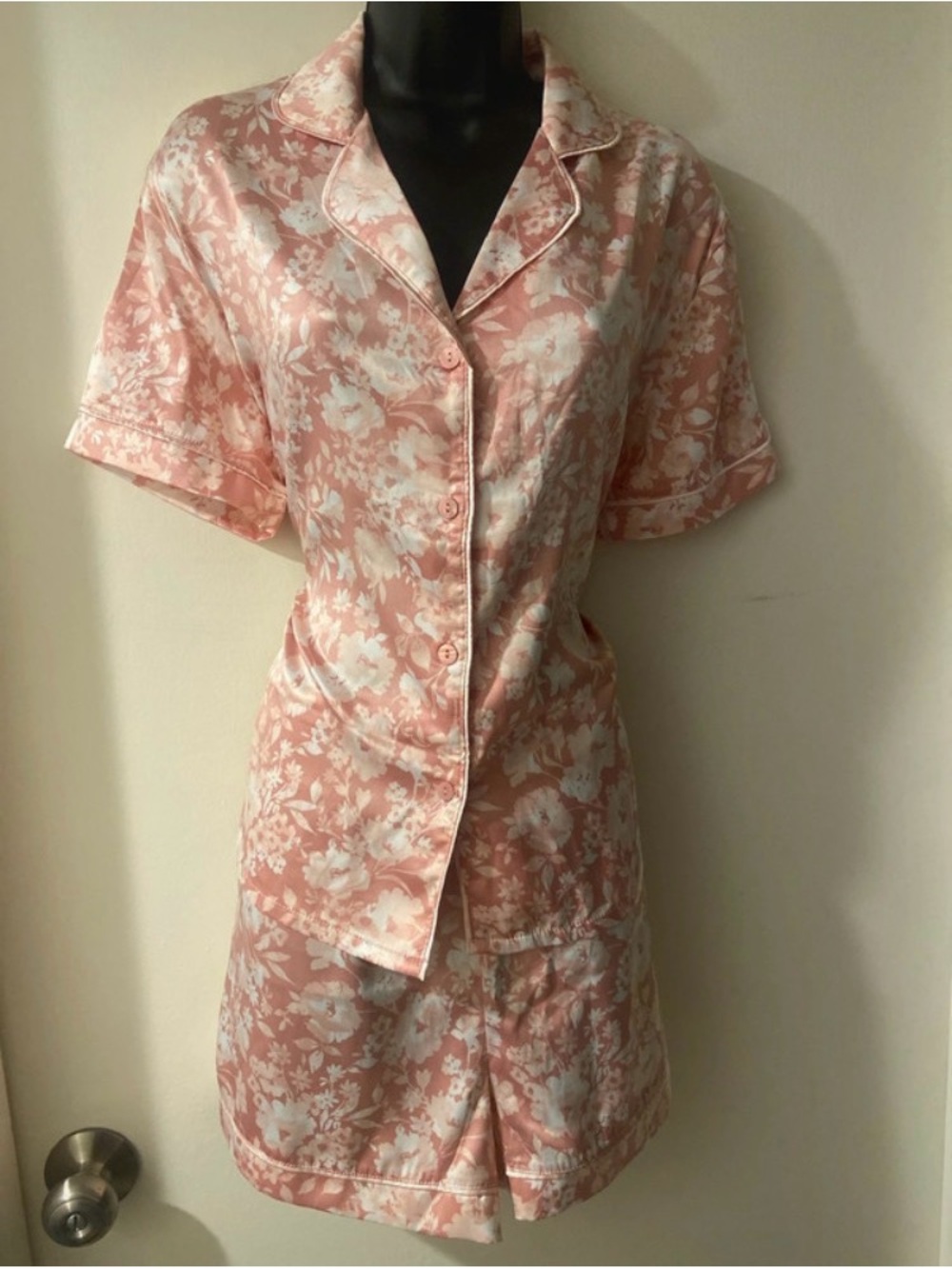 BCBGMaxAzria Pink Floral Satin Short Pajama Set